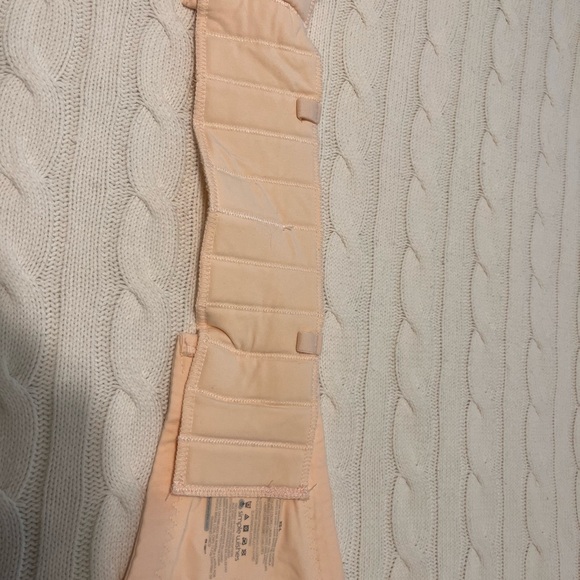 Soft Wishes strapless adjustable pumping bra - Picture 2 of 4